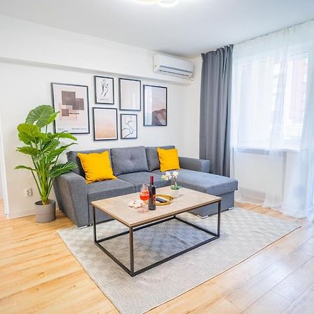 Refreshingly Chic: Newly Renovated 2Br Apartment Bucureşti Ngoại thất bức ảnh