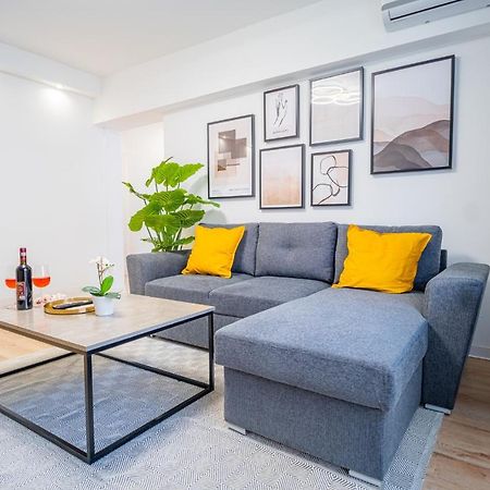 Refreshingly Chic: Newly Renovated 2Br Apartment Bucureşti Ngoại thất bức ảnh