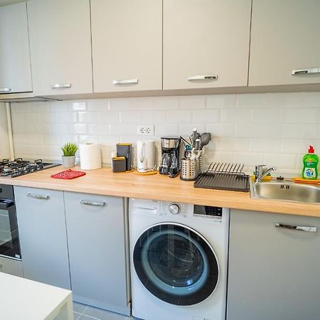 Refreshingly Chic: Newly Renovated 2Br Apartment Bucureşti Ngoại thất bức ảnh