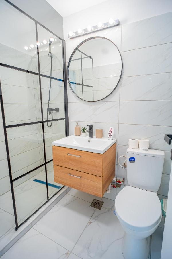 Refreshingly Chic: Newly Renovated 2Br Apartment Bucureşti Ngoại thất bức ảnh