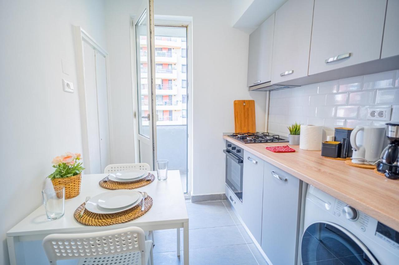 Refreshingly Chic: Newly Renovated 2Br Apartment Bucureşti Ngoại thất bức ảnh