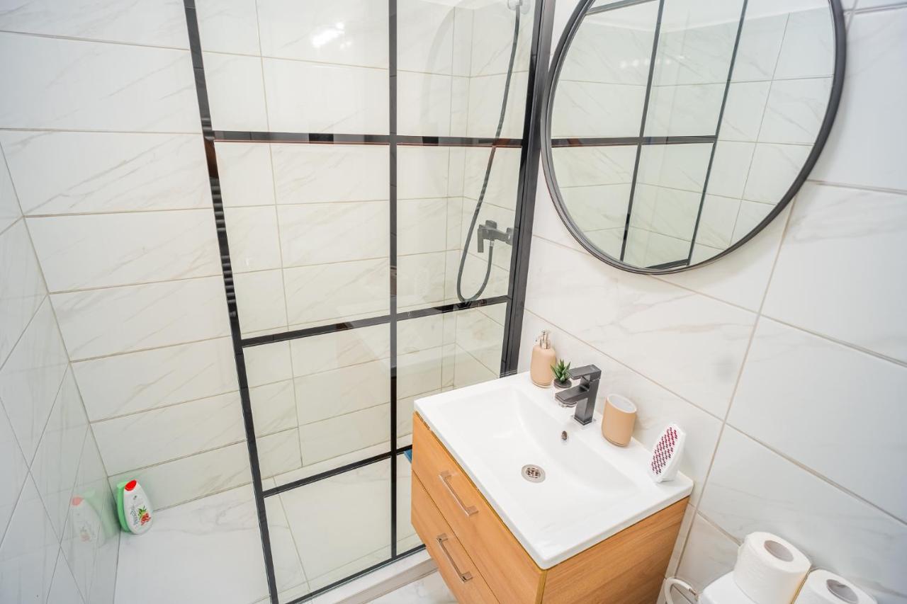 Refreshingly Chic: Newly Renovated 2Br Apartment Bucureşti Ngoại thất bức ảnh