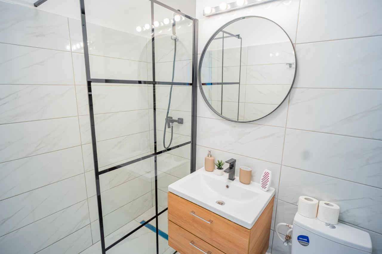 Refreshingly Chic: Newly Renovated 2Br Apartment Bucureşti Ngoại thất bức ảnh
