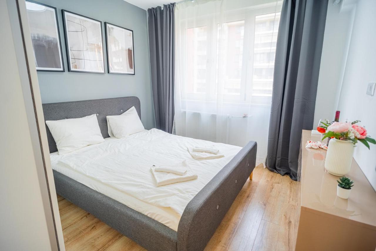 Refreshingly Chic: Newly Renovated 2Br Apartment Bucureşti Ngoại thất bức ảnh