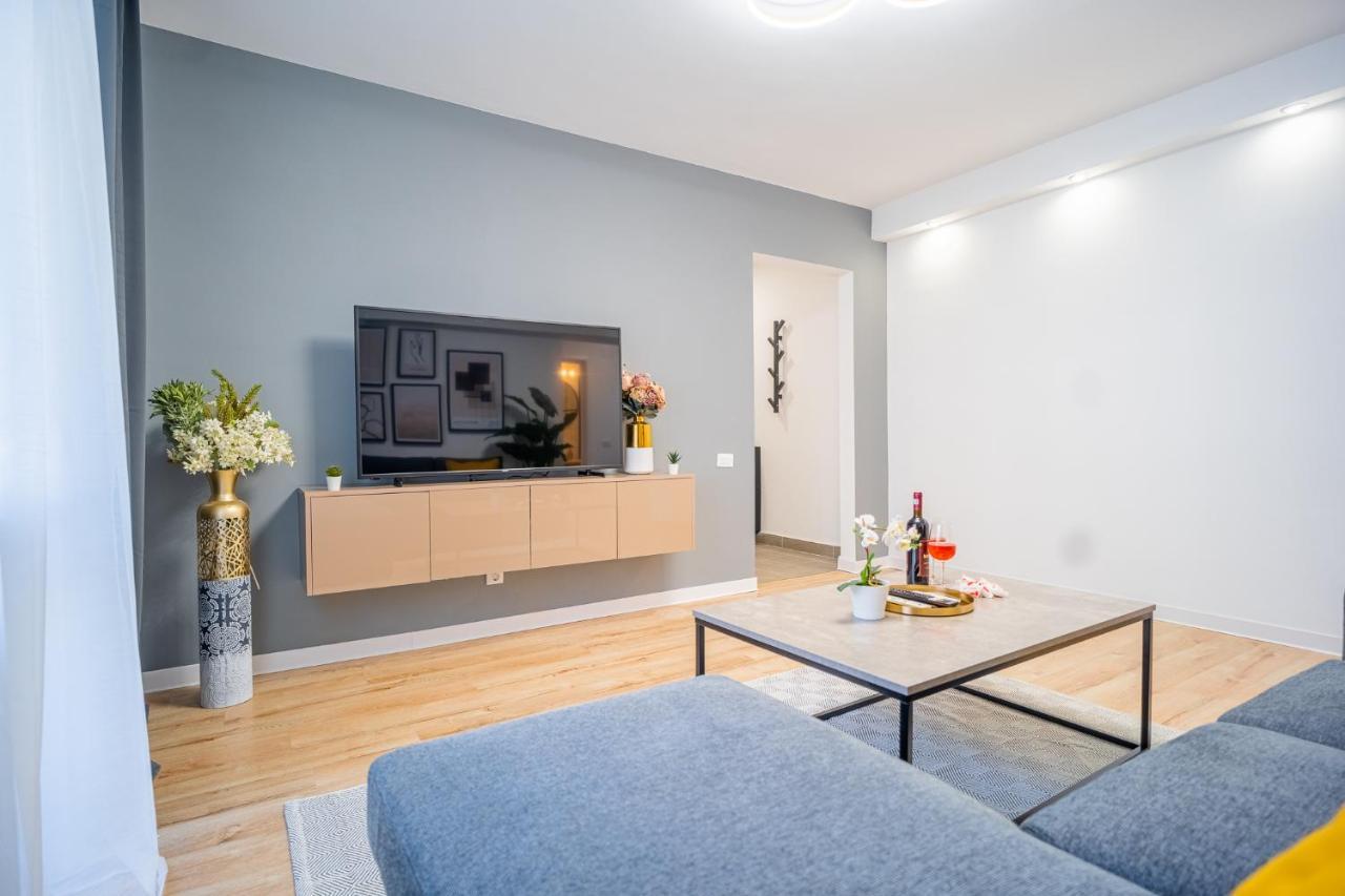 Refreshingly Chic: Newly Renovated 2Br Apartment Bucureşti Ngoại thất bức ảnh