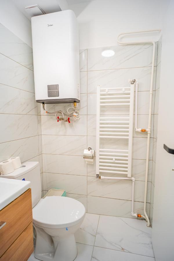 Refreshingly Chic: Newly Renovated 2Br Apartment Bucureşti Ngoại thất bức ảnh