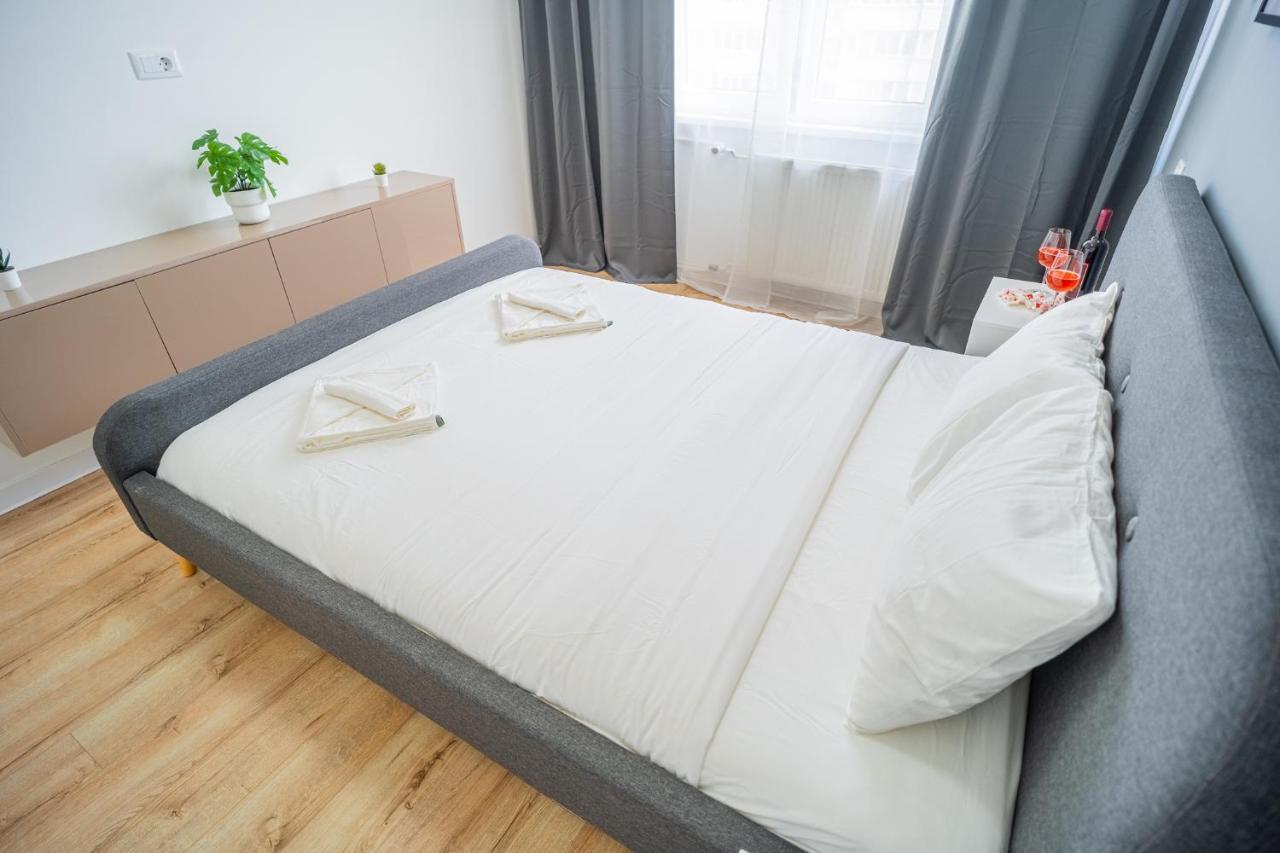 Refreshingly Chic: Newly Renovated 2Br Apartment Bucureşti Ngoại thất bức ảnh