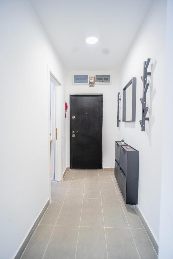Refreshingly Chic: Newly Renovated 2Br Apartment Bucureşti Ngoại thất bức ảnh